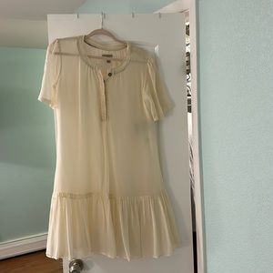 Delicate 100% silk Burberry dress, perfect for spring-excellent condition!
